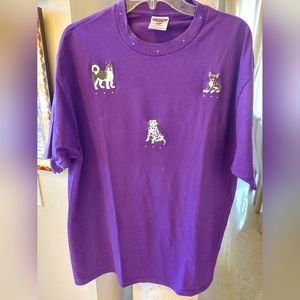 Purple shirt with embroidered dogs
